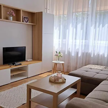 Peony Apartment Nyiregyhaza Exterior photo